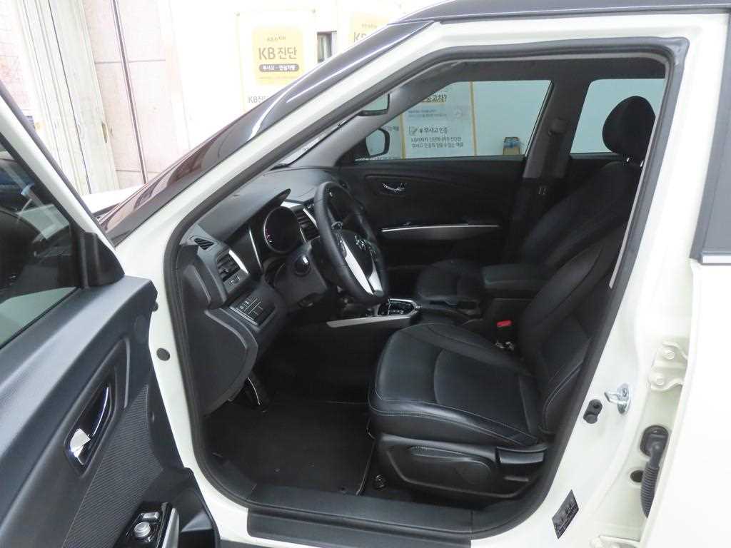 Ssangyong Tivoli - Vista 5