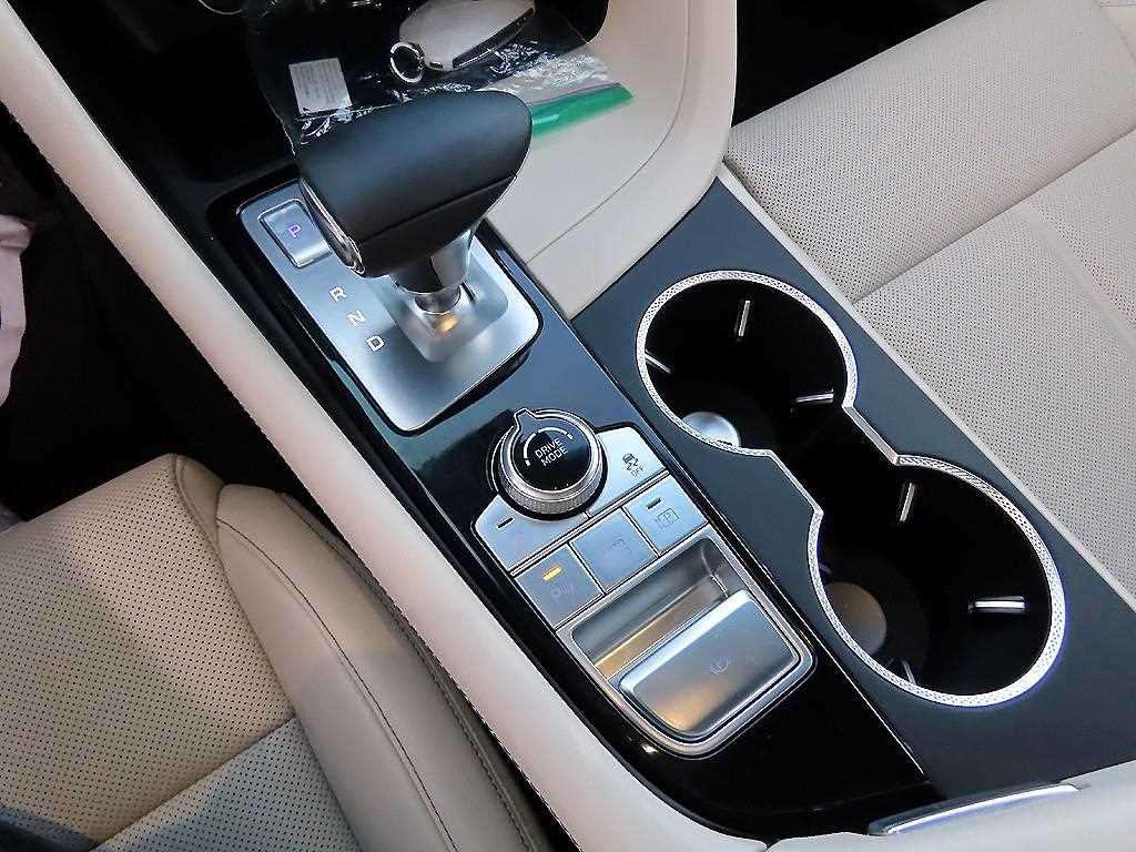 Genesis G70 - Vista 10