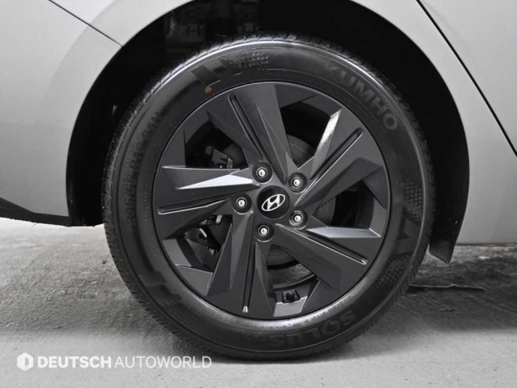 HYUNDAI Avante - Vista 5