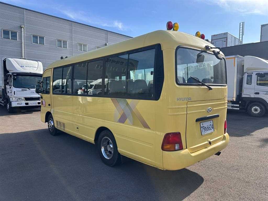 medium and large bus Hyundai bus - Vista 4