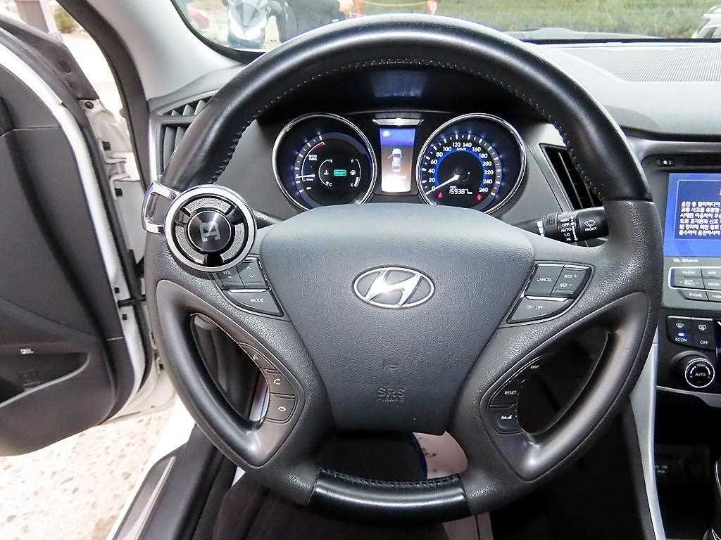 HYUNDAI Sonata - Vista 8