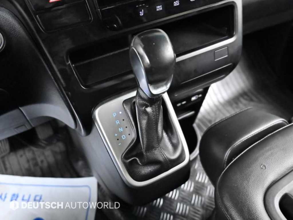 HYUNDAI Staria - Vista 9