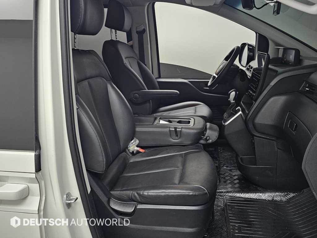 HYUNDAI Staria - Vista 10