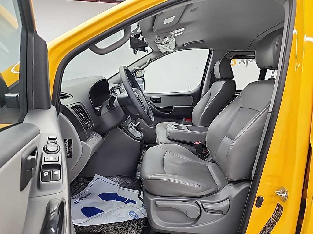 HYUNDAI Starex - Vista 11