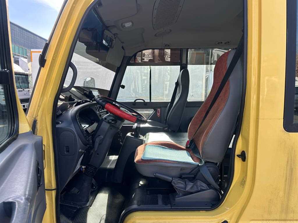 medium and large bus Hyundai bus - Vista 10