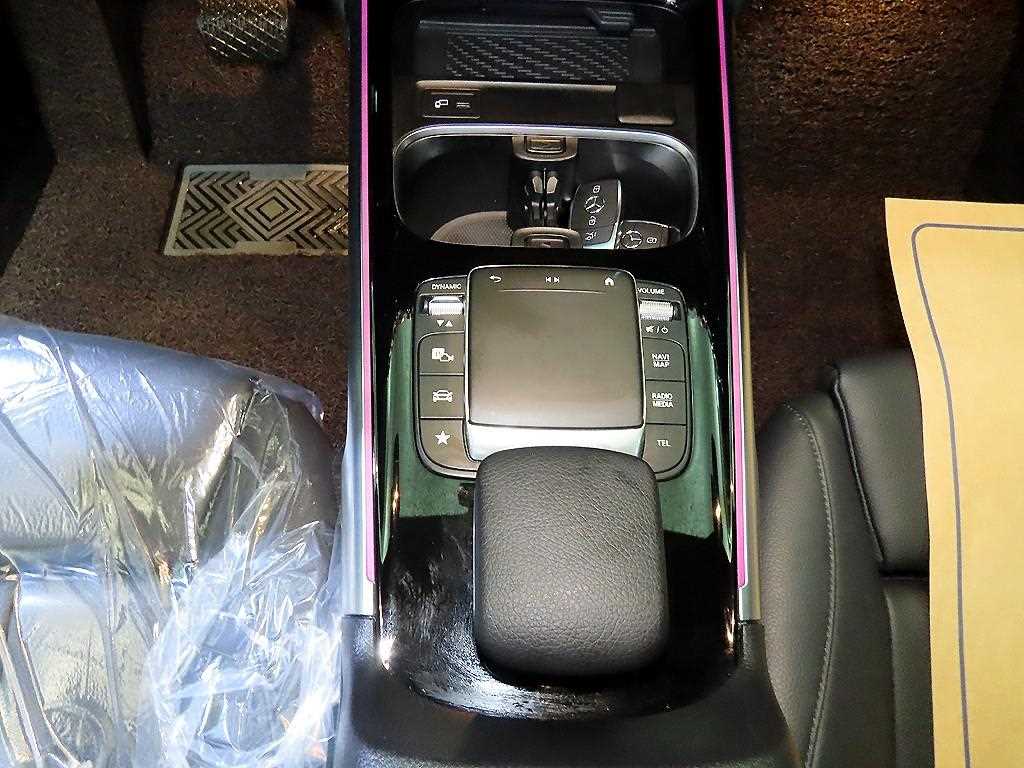 Mercedes Benz GLB Class - Vista 12