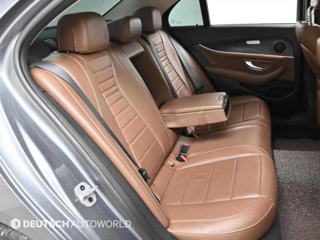 Mercedes Benz E class - Vista 12