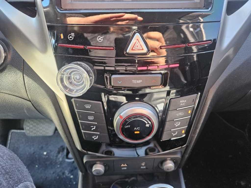 Ssangyong Tivoli - Vista 8