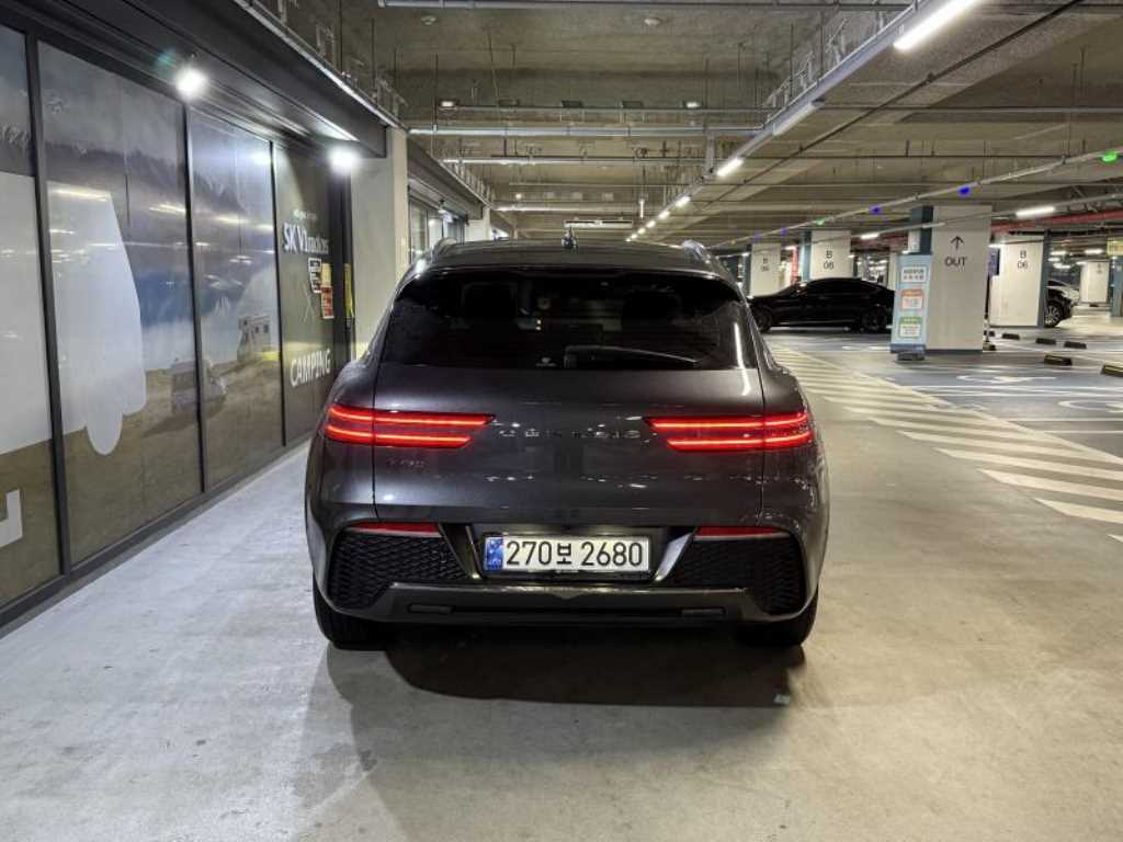 Genesis GV70 - Vista 5