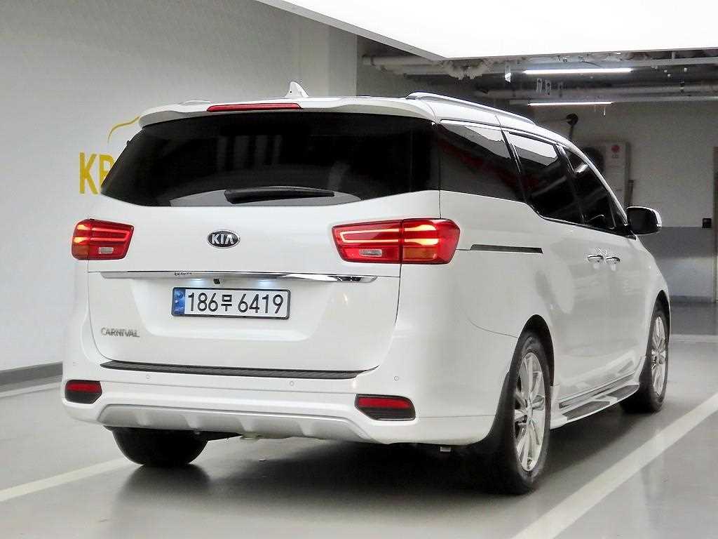 KIA Carnival - Vista 4