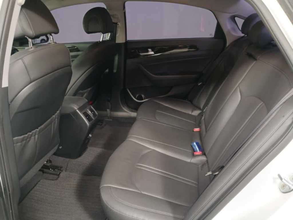 HYUNDAI Sonata - Vista 8