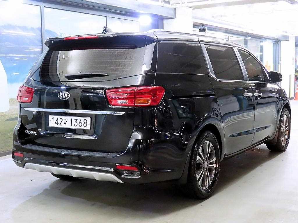KIA Carnival - Vista 4