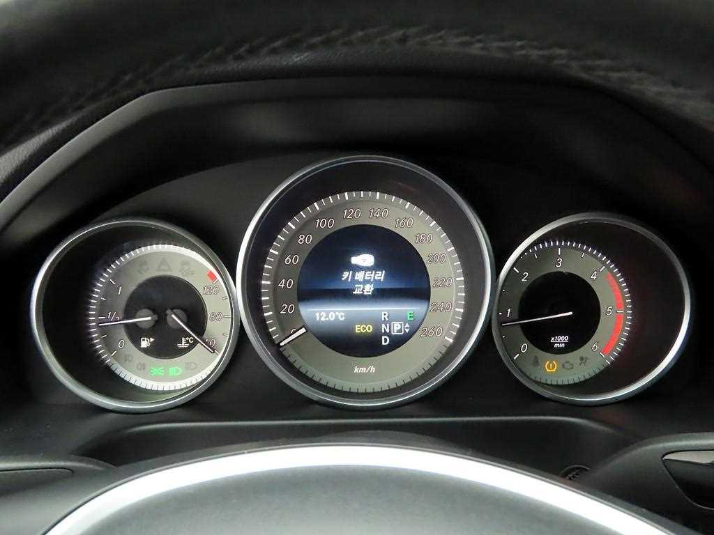 Mercedes Benz E class - Vista 5