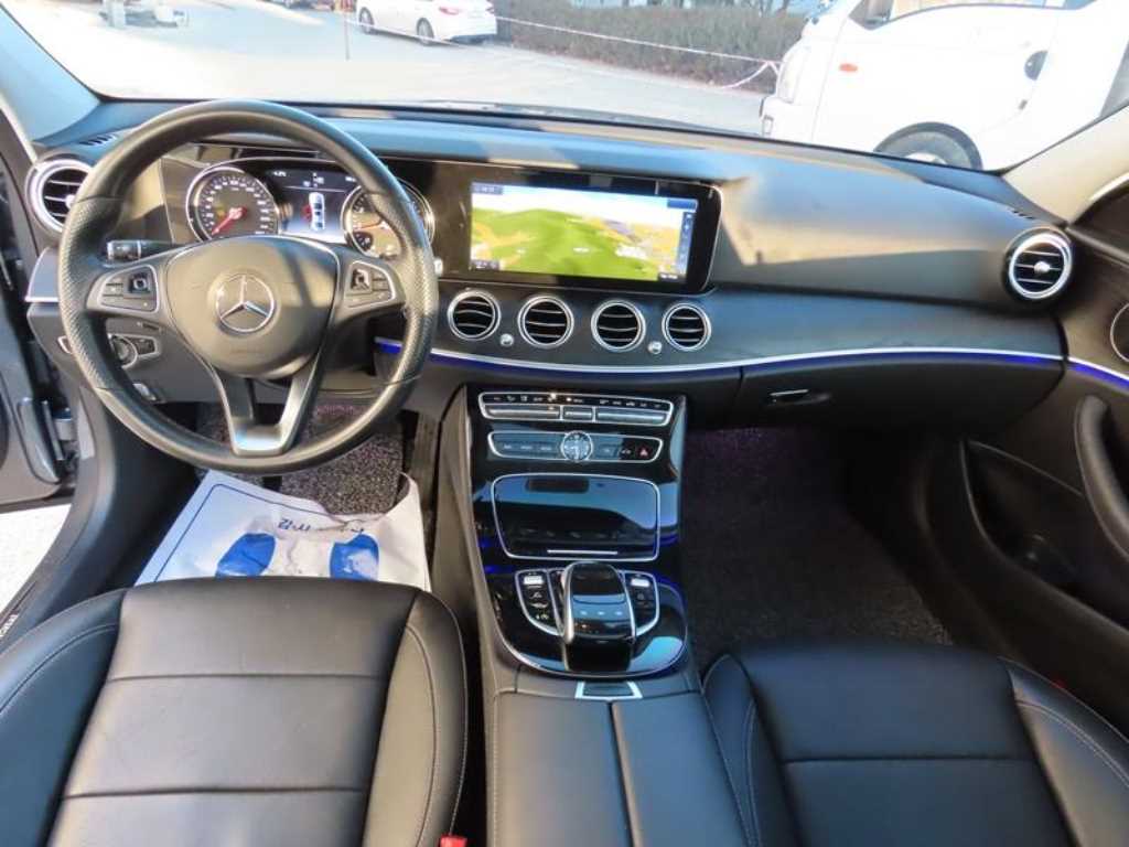 Mercedes Benz E class - Vista 8