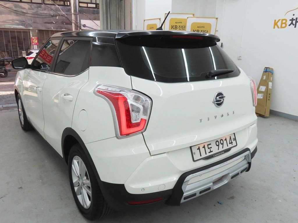 Ssangyong Tivoli - Vista 4