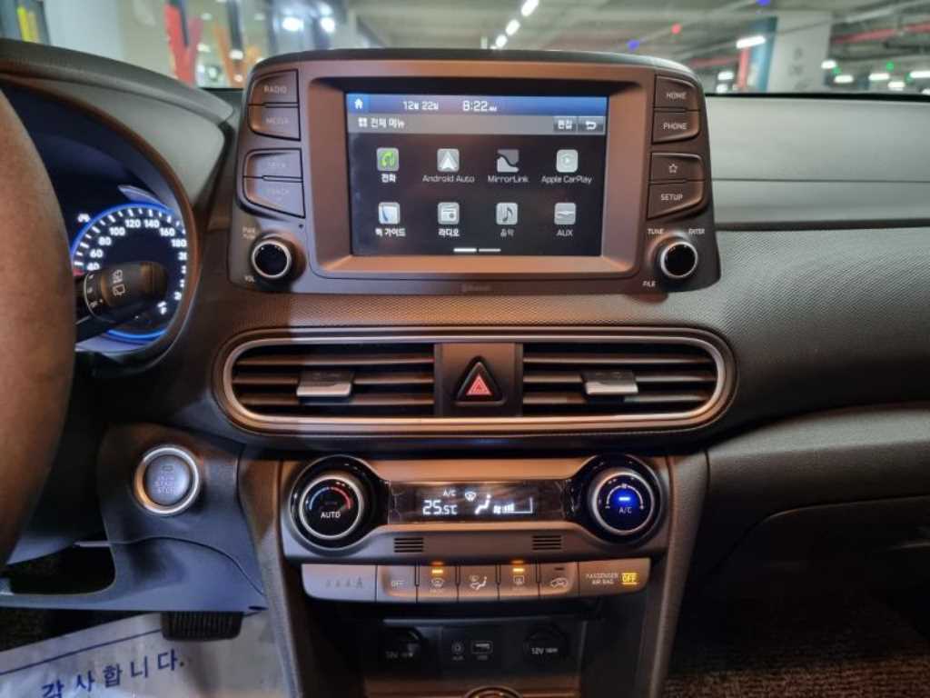 HYUNDAI Kona - Vista 12