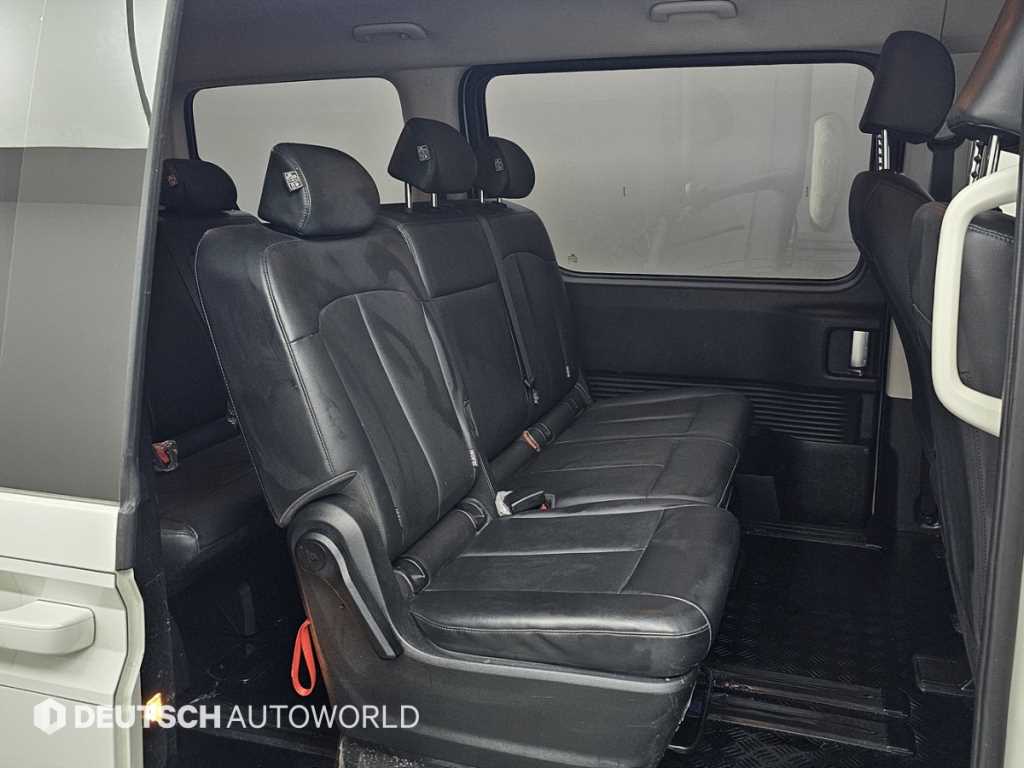 HYUNDAI Staria - Vista 12