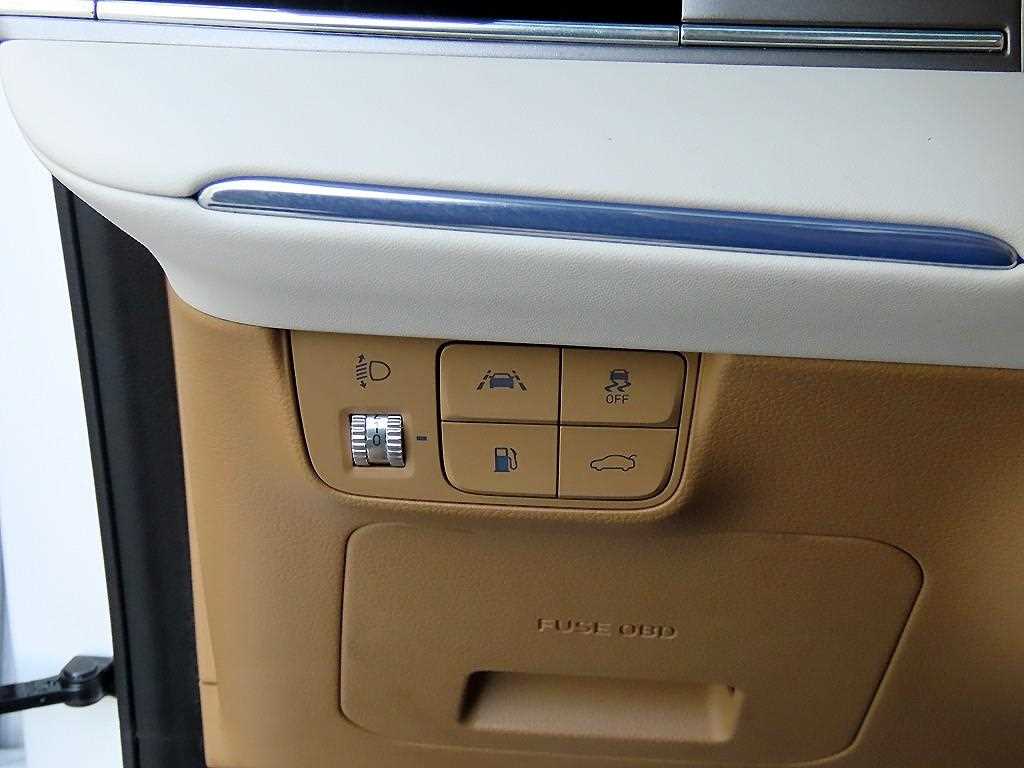 HYUNDAI Grandeur - Vista 12