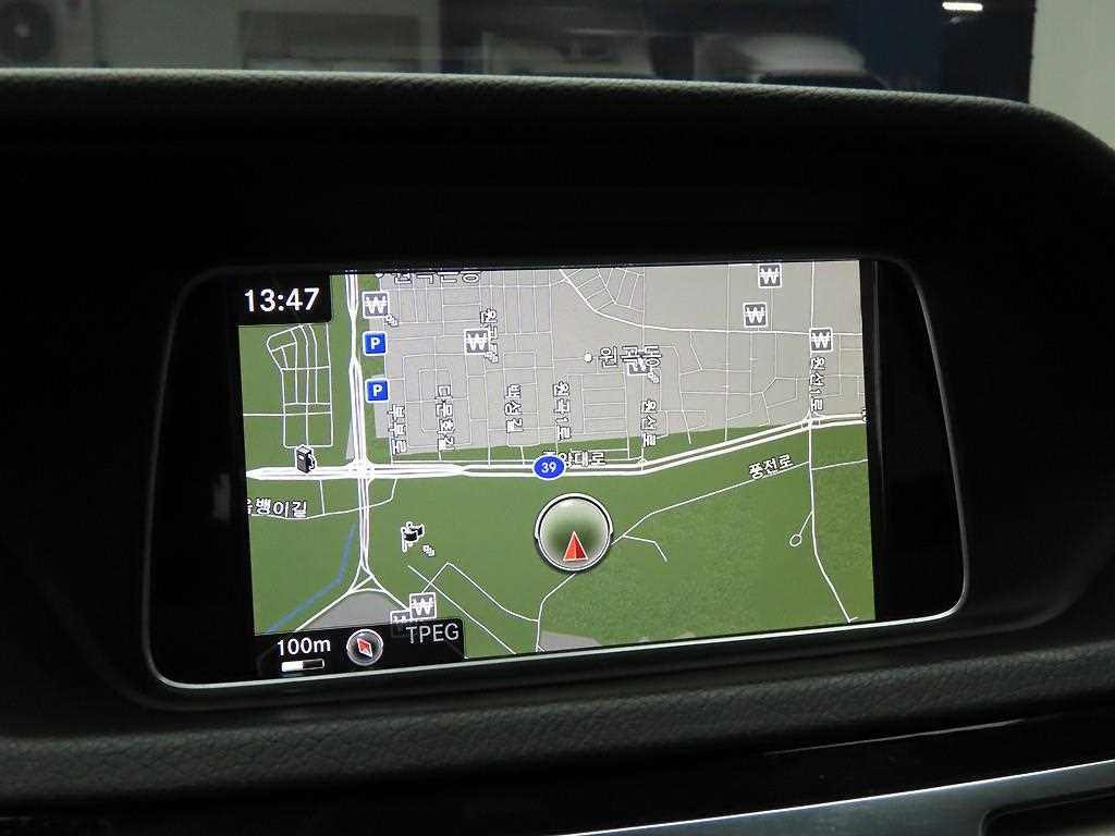 Mercedes Benz E class - Vista 8