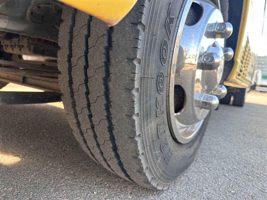 medium and large bus Hyundai bus - Vista 8