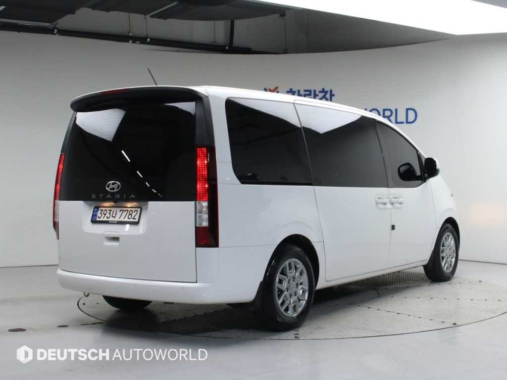 HYUNDAI Staria - Vista 2