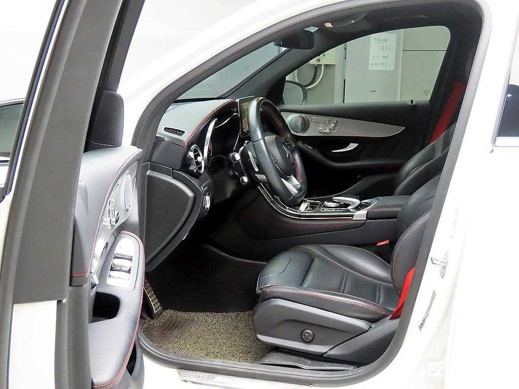 Mercedes Benz GLC Class - Vista 5