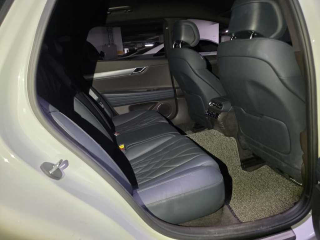 Genesis G80 - Vista 9