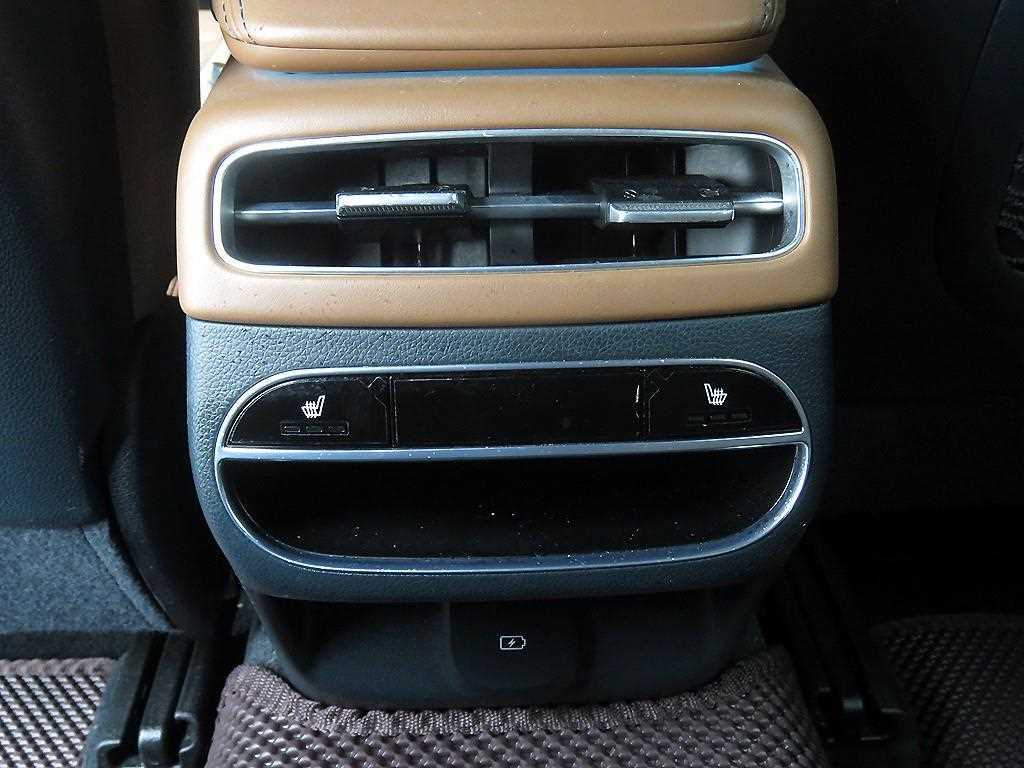 Genesis GV70 - Vista 10