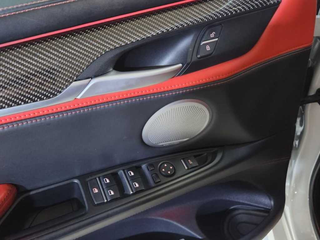 BMW X5M - Vista 12