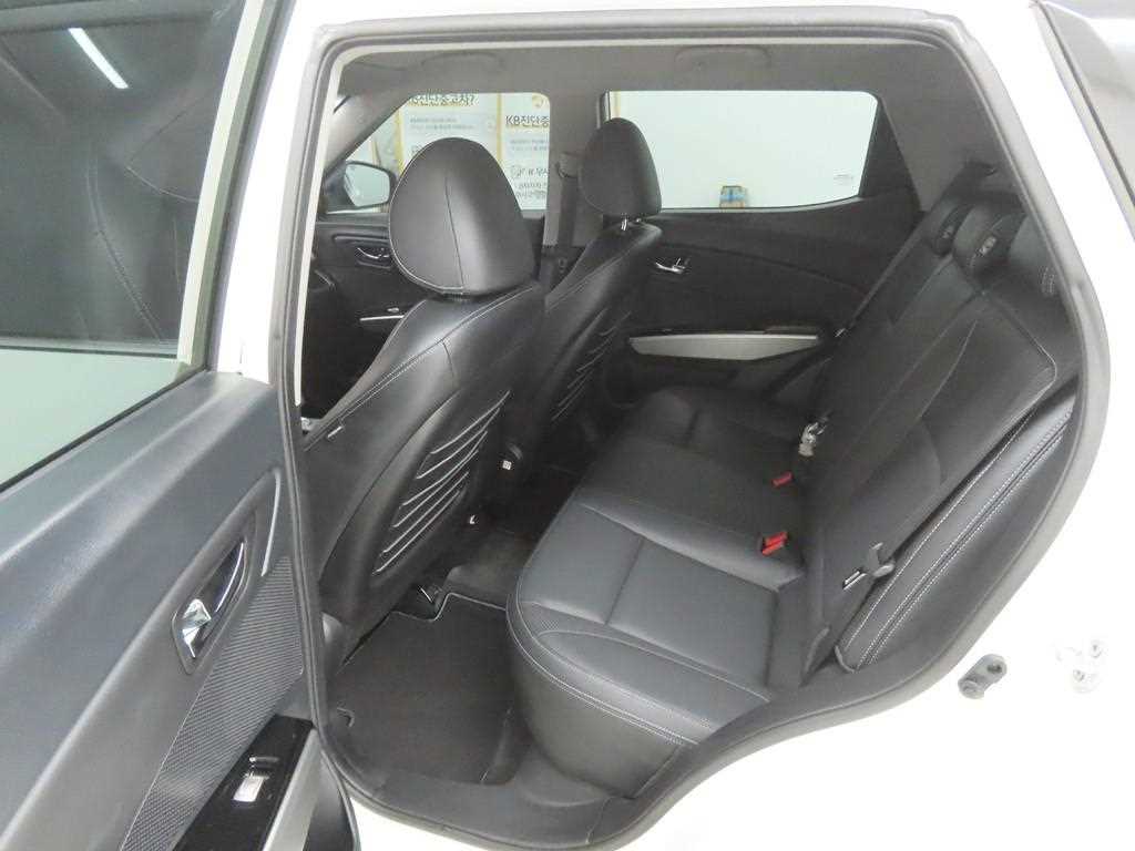 Ssangyong Tivoli - Vista 6