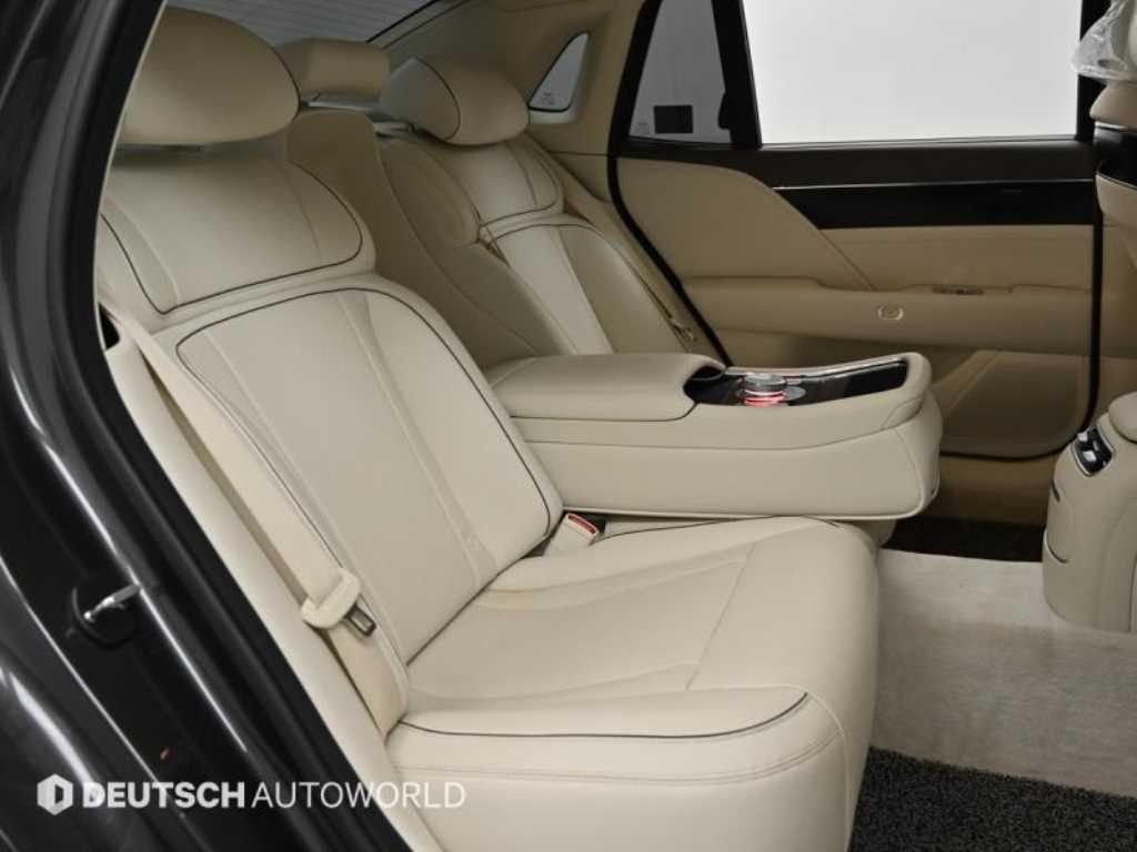 Genesis G90 - Vista 12