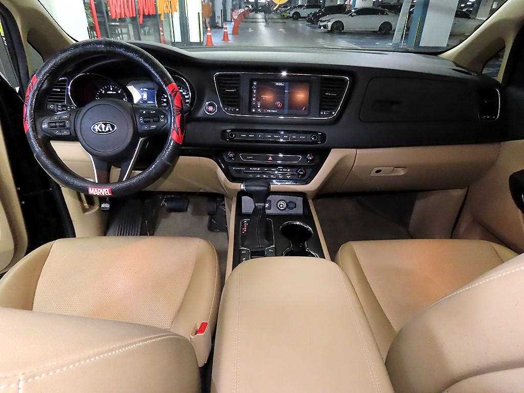 KIA Carnival - Vista 10