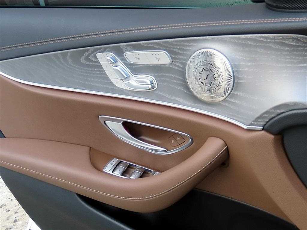 Mercedes Benz E class - Vista 12