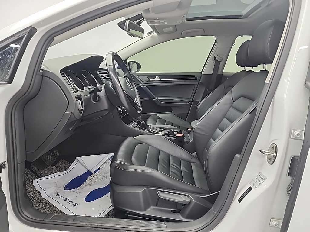 Volkswagen Golf - Vista 11