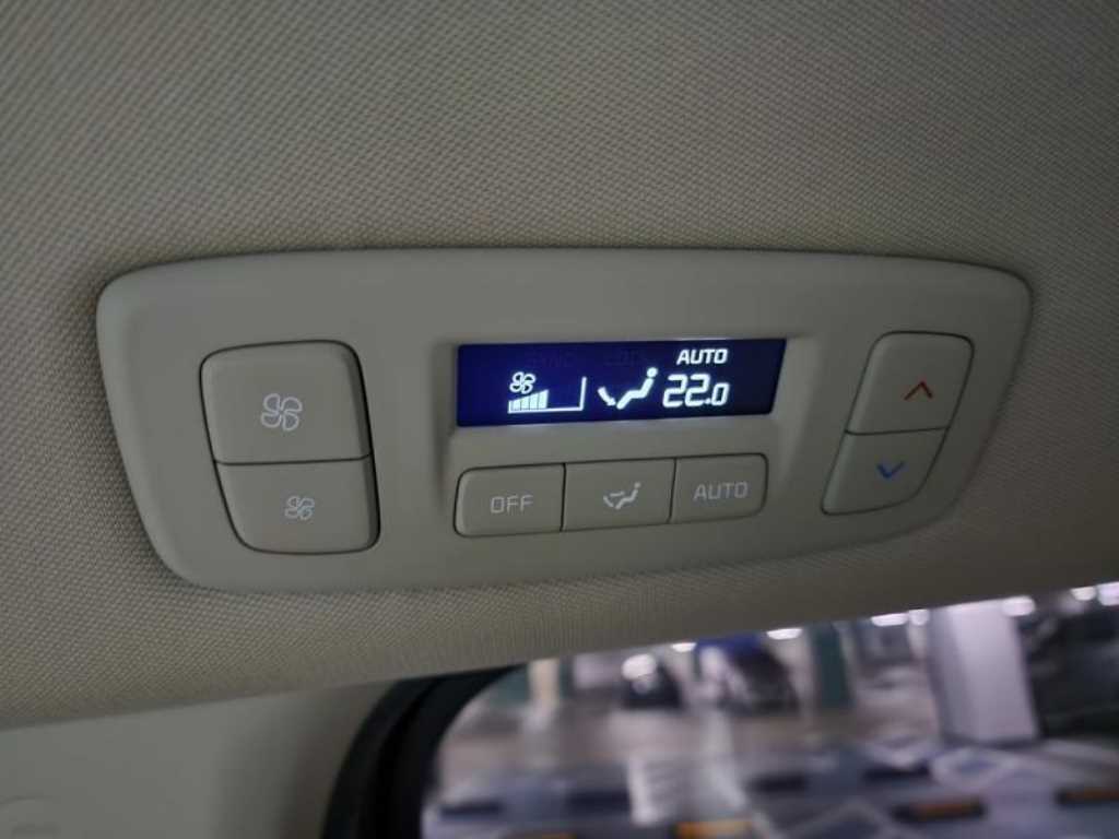 KIA Carnival - Vista 11