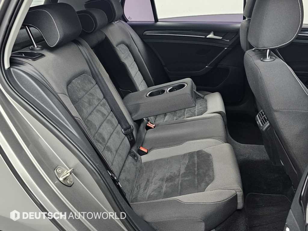 Volkswagen Golf - Vista 12