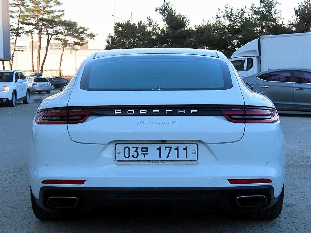 Porsche Panamera - Vista 4