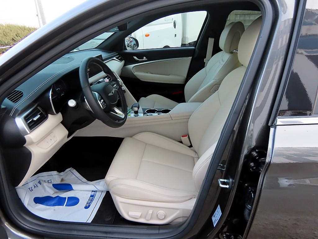 Genesis G70 - Vista 5