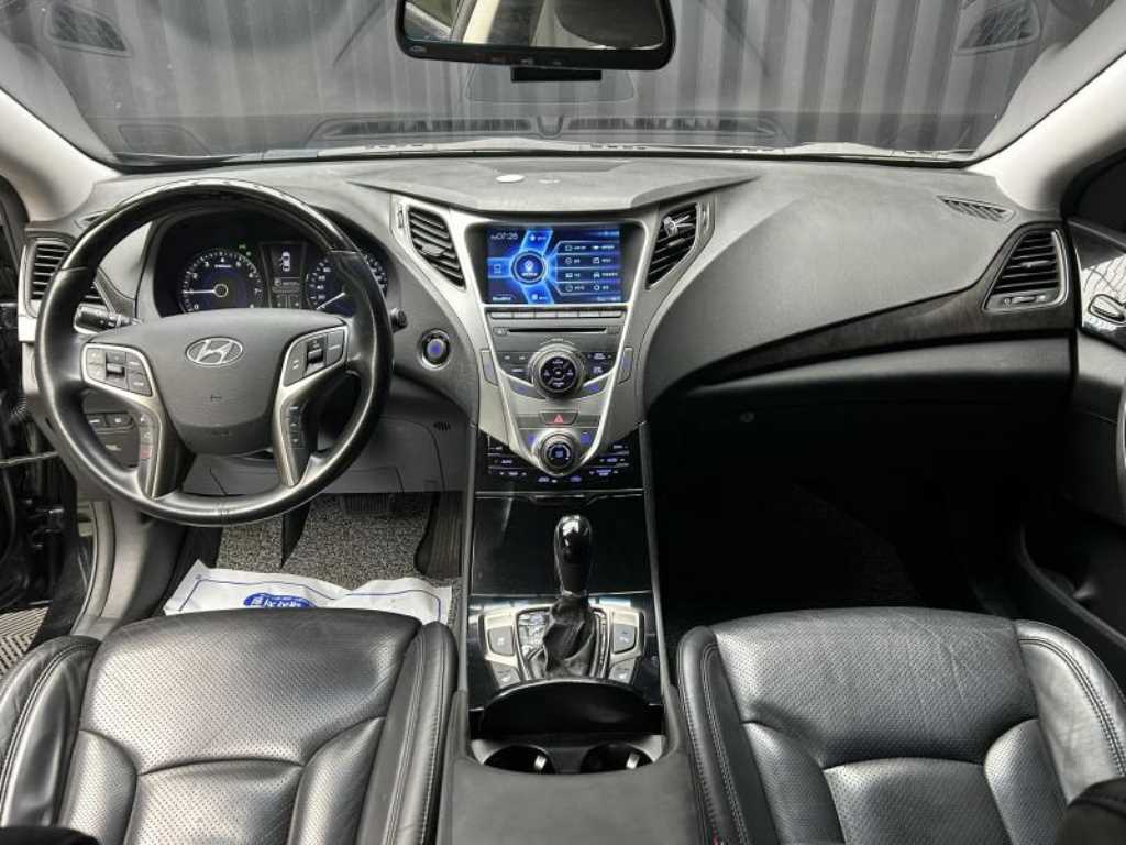 HYUNDAI Grandeur - Vista 9