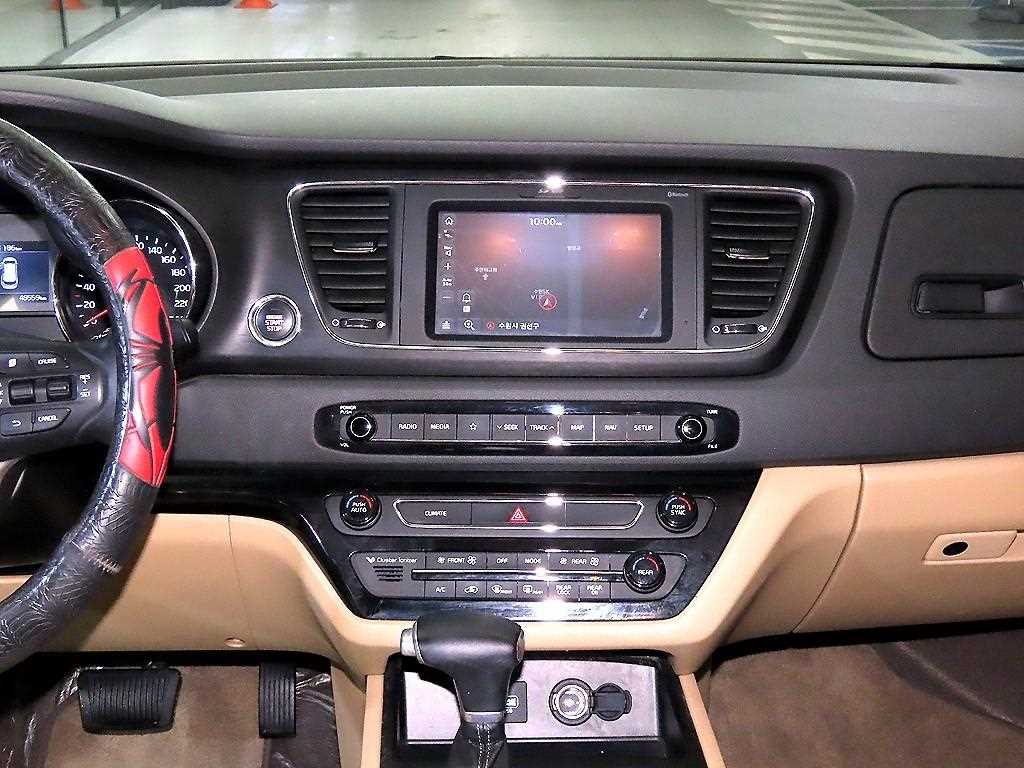 KIA Carnival - Vista 11