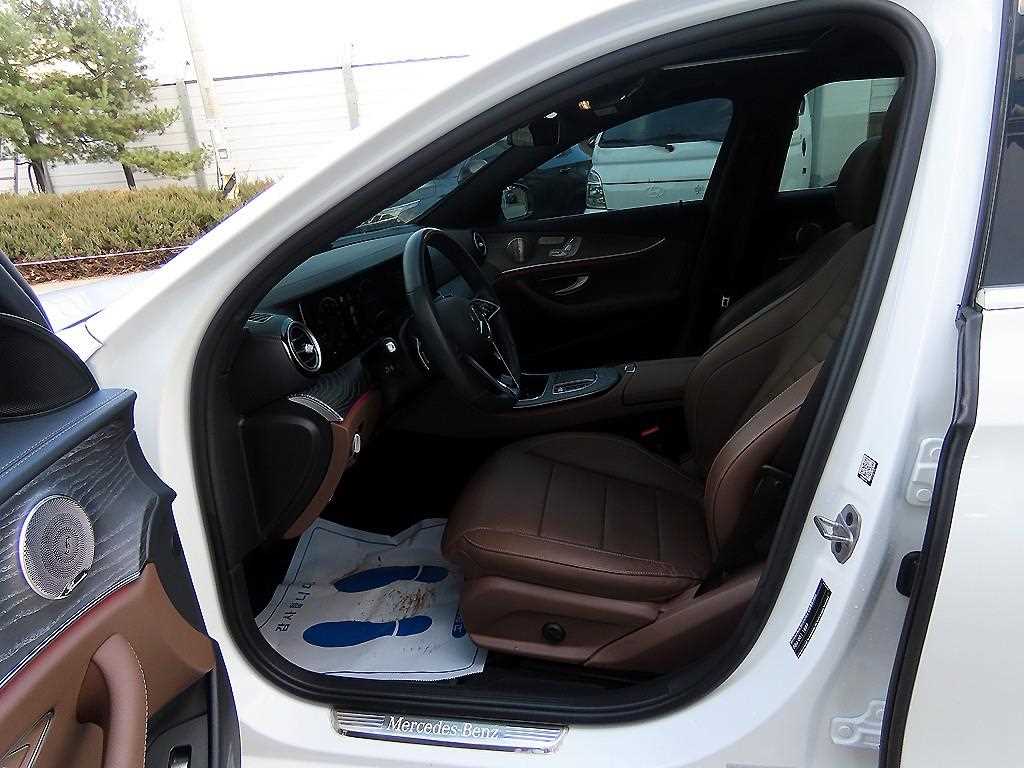 Mercedes Benz E class - Vista 5