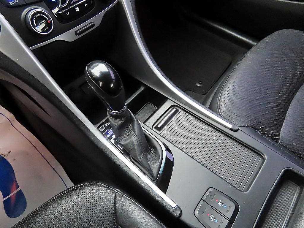 HYUNDAI Sonata - Vista 10