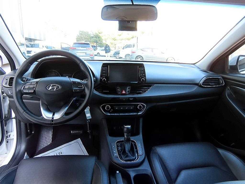 HYUNDAI i30 - Vista 7