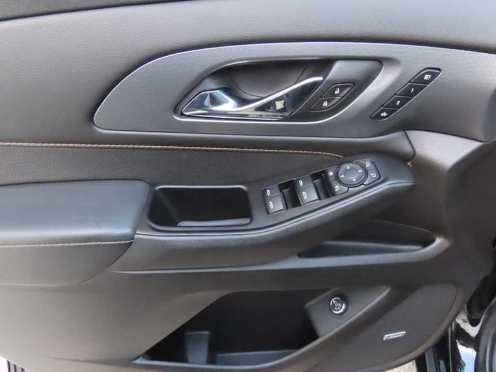 Chevrolet Travers - Vista 7