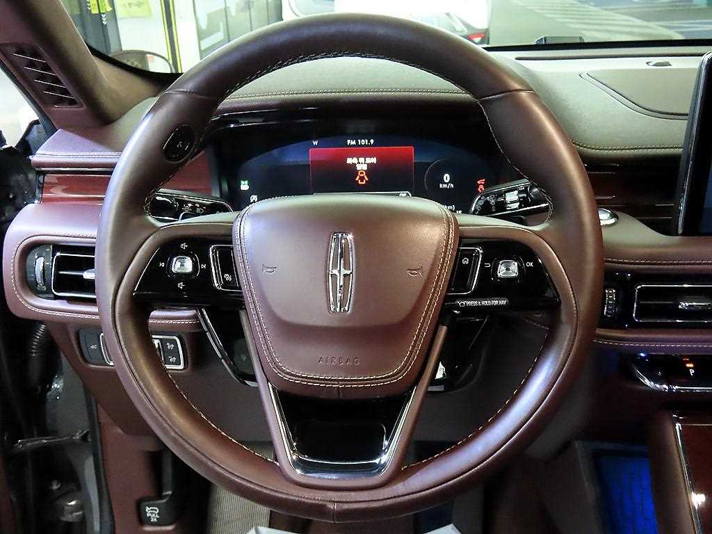 Lincoln Aviator - Vista 8