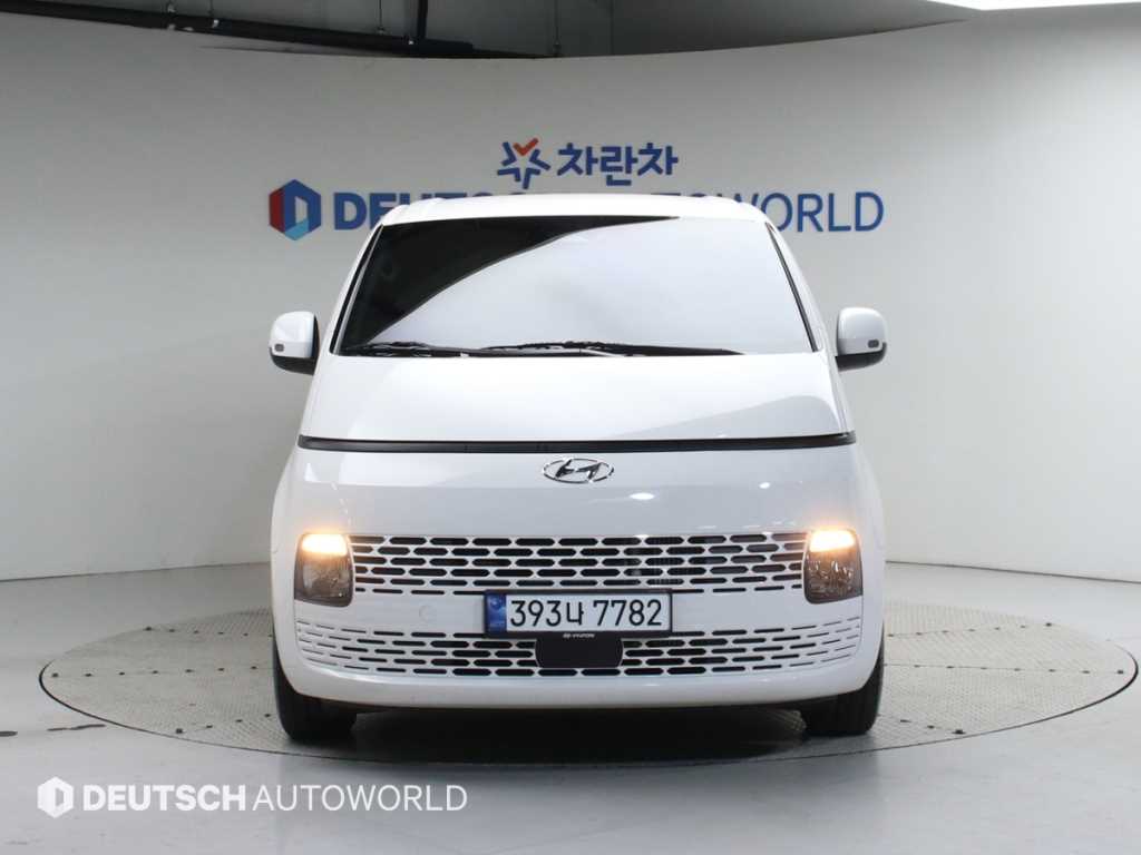 HYUNDAI Staria - Vista 3