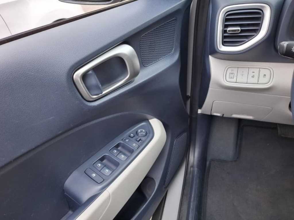 HYUNDAI Venue - Vista 6