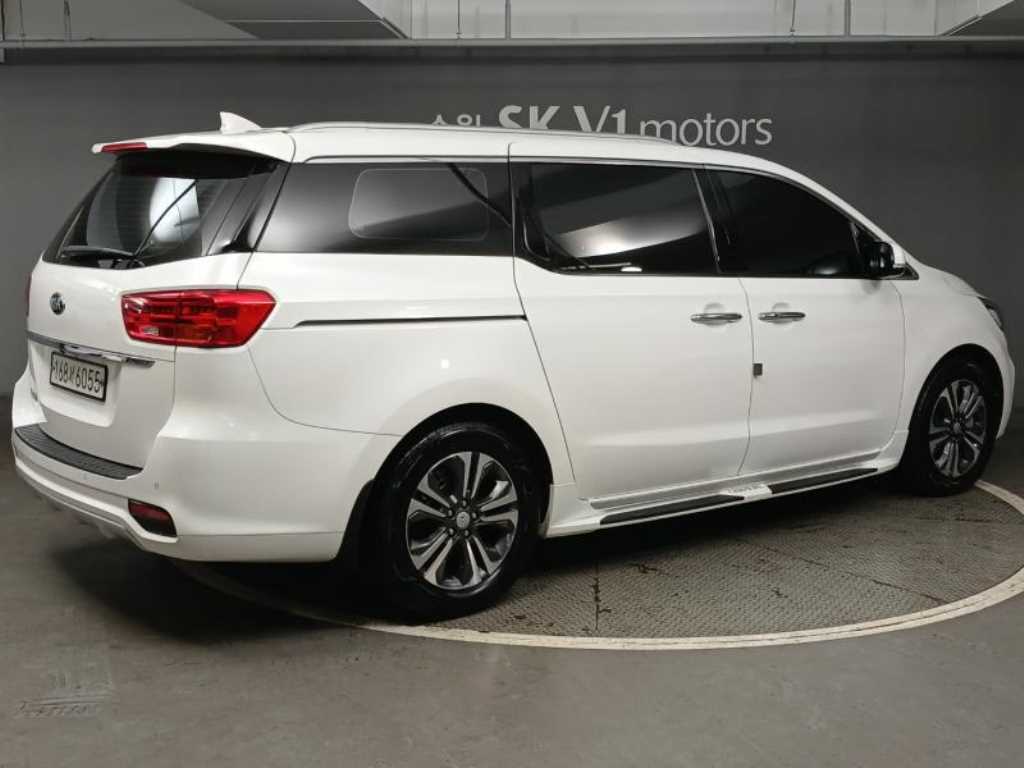 KIA Carnival - Vista 4