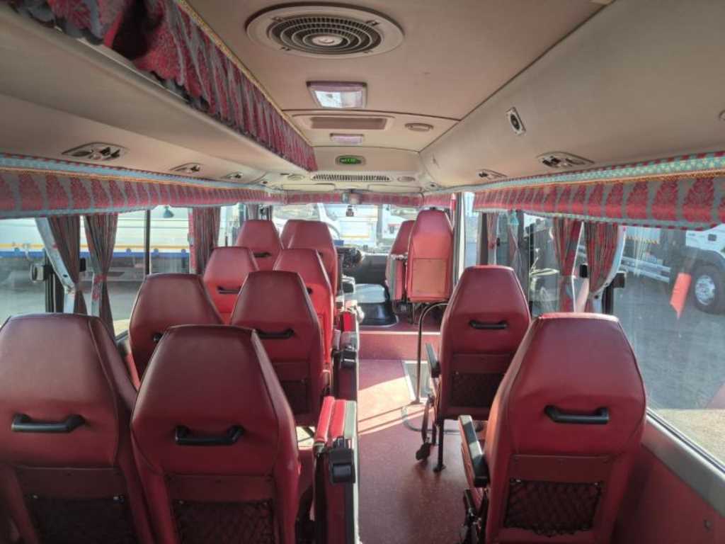 medium and large bus Hyundai bus - Vista 10