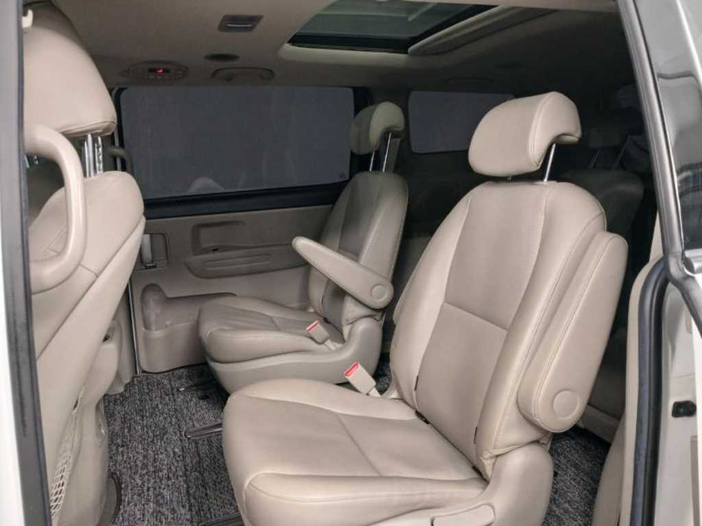 KIA Carnival - Vista 8